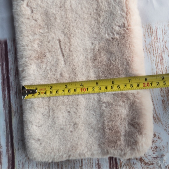 MINISO Faux Fur Scarf Neck Warmer One Size - Picture 6 of 7